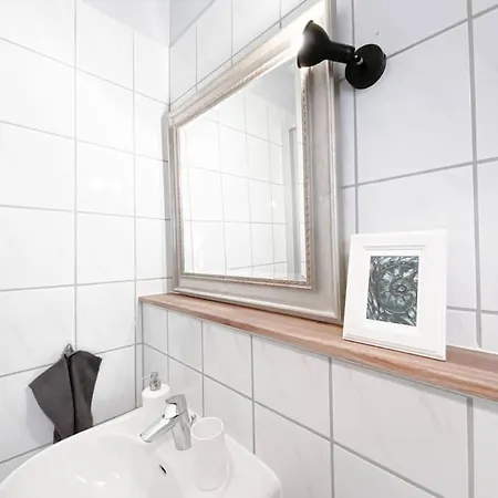 Schoene Ferienwohnung Mit Blick Ueber Stadtwald Leipzig Exterior photo