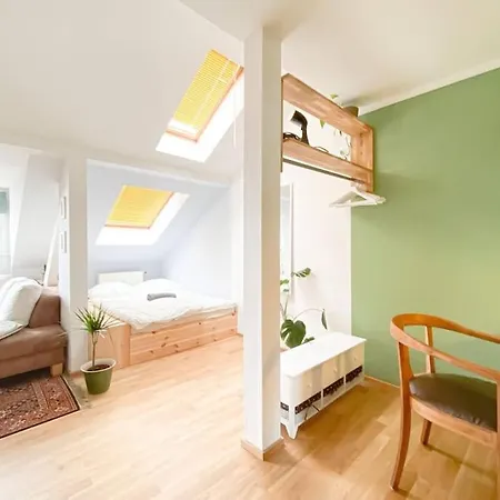 Schoene Ferienwohnung Mit Blick Ueber Stadtwald Leipzig Exterior photo
