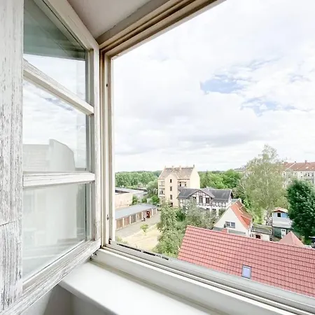 Schoene Ferienwohnung Mit Blick Ueber Stadtwald Leipzig Exterior photo